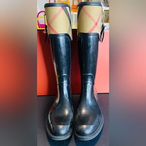 Burberry Black and Tan Nova Check Rubber Boots Authentic